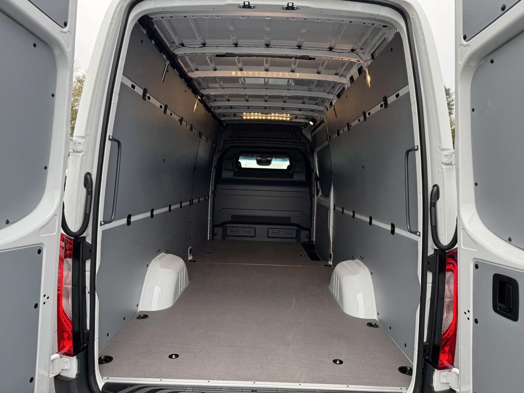 2024 Mercedes-Benz Sprinter 2500 5