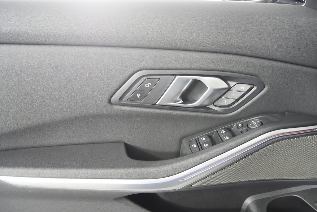 Thumbnail: 2025 BMW 3 Series - 9