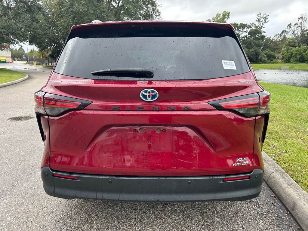 Thumbnail: 2021 Toyota Sienna - 4