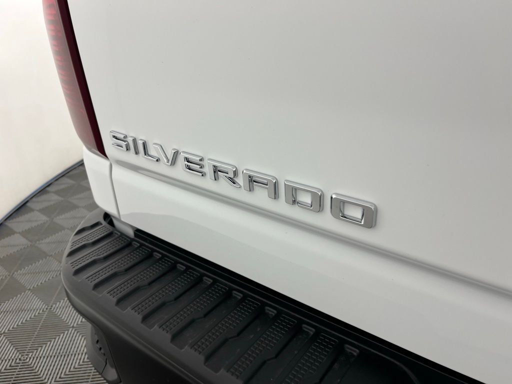 Thumbnail: 2026 Chevrolet Silverado 2500 - 19