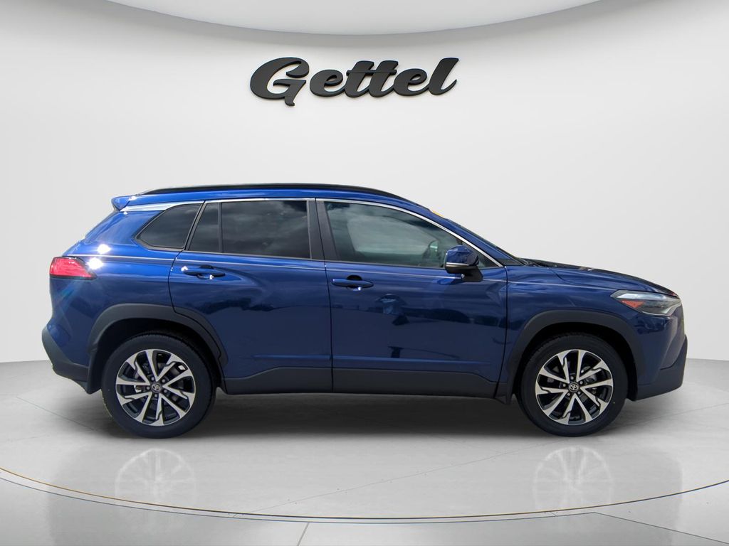 View vehicle photo 3