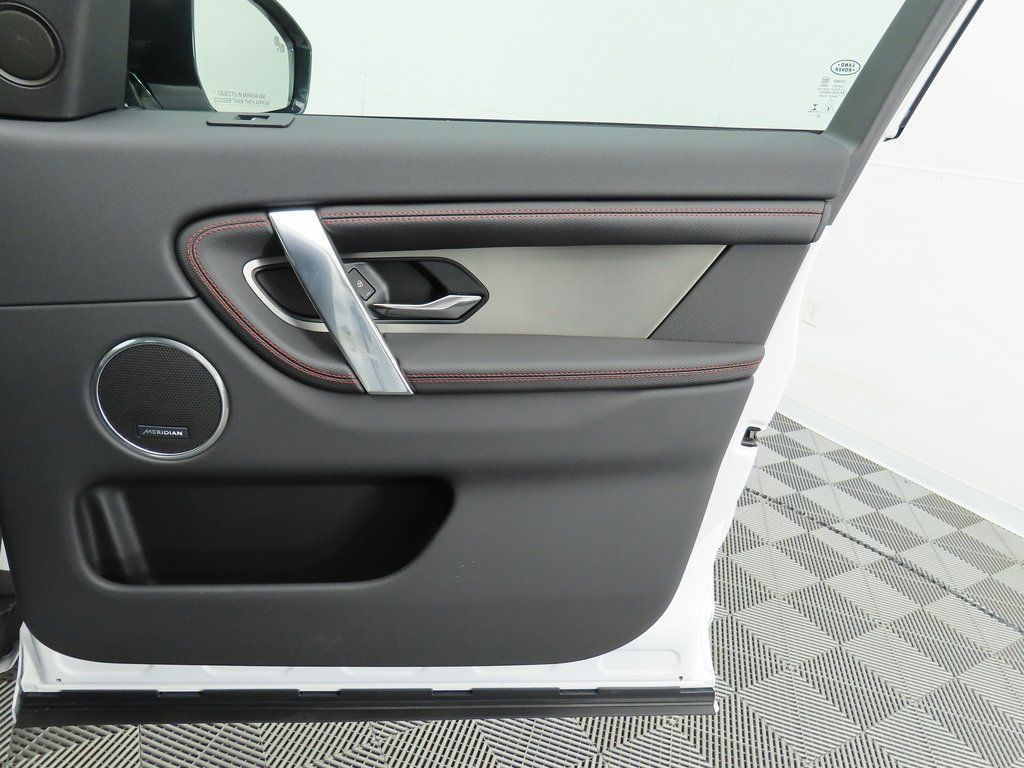 Thumbnail: 2023 Land Rover Discovery Sport - 25