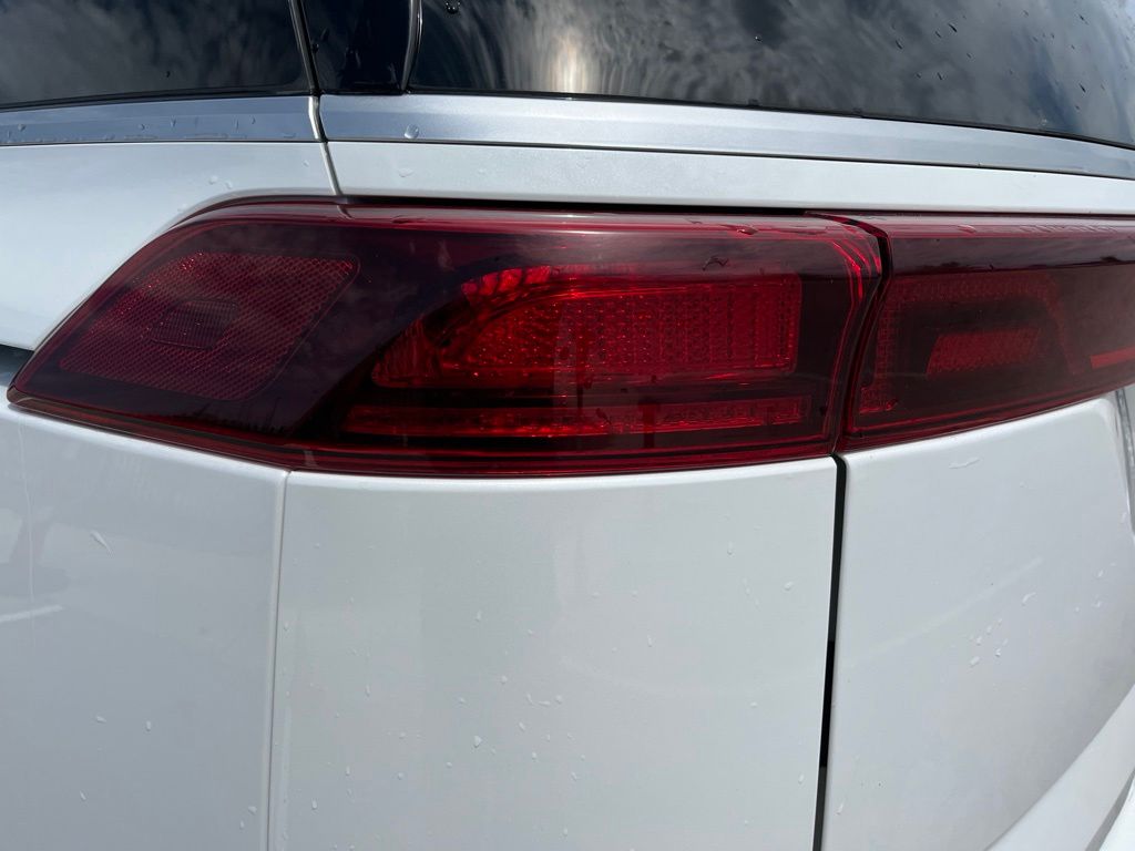 Thumbnail: 2024 Kia Carnival - 7