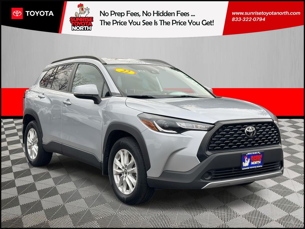 2022 Toyota Corolla Cross LE's photo