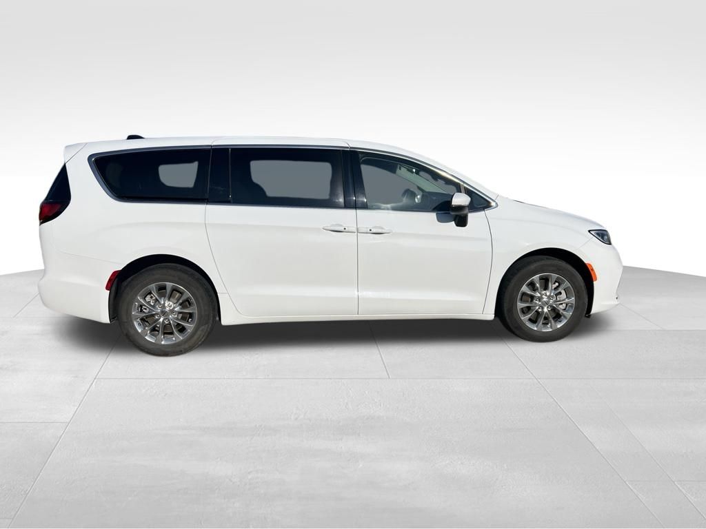 Used 2023 Chrysler Pacifica Van
