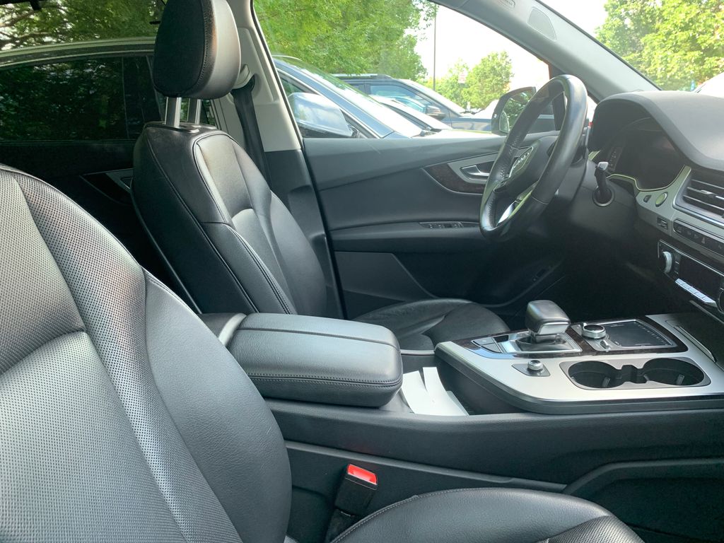 Thumbnail: 2019 Audi Q7 - 10