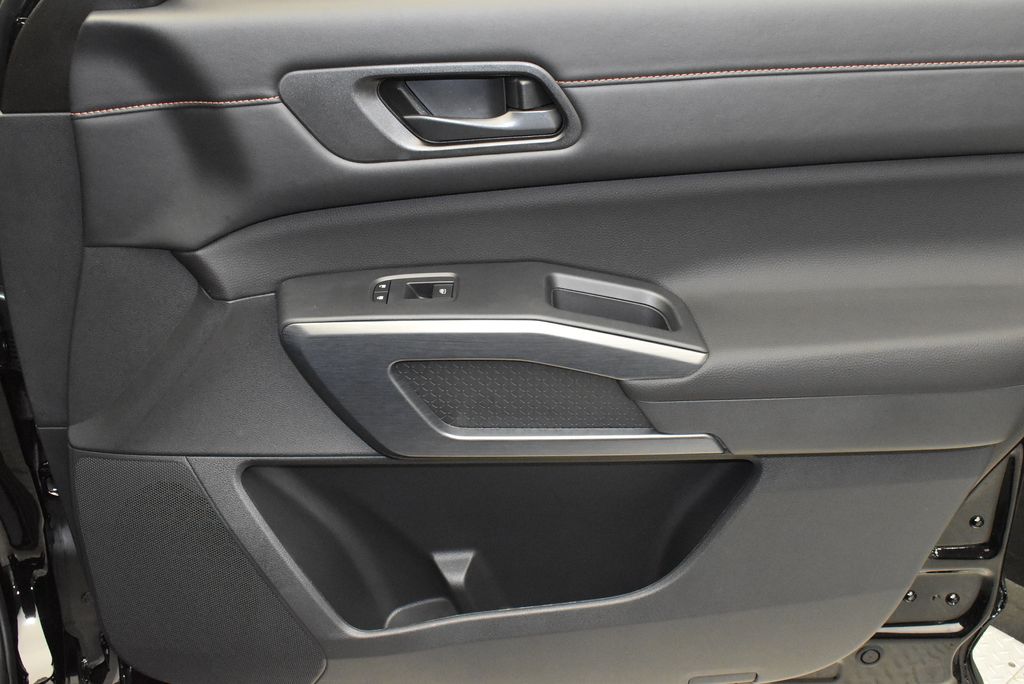 2025 Nissan Pathfinder Rock Creek 28