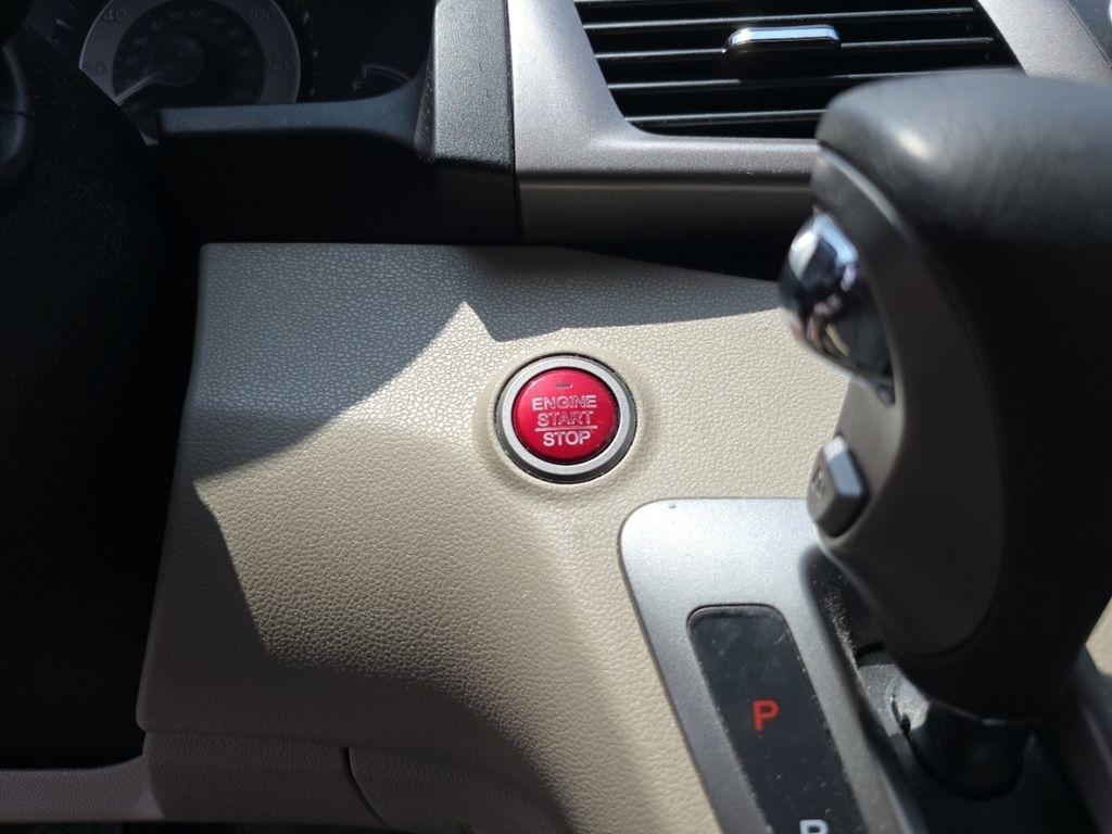 Used 2016  Honda SE image 20