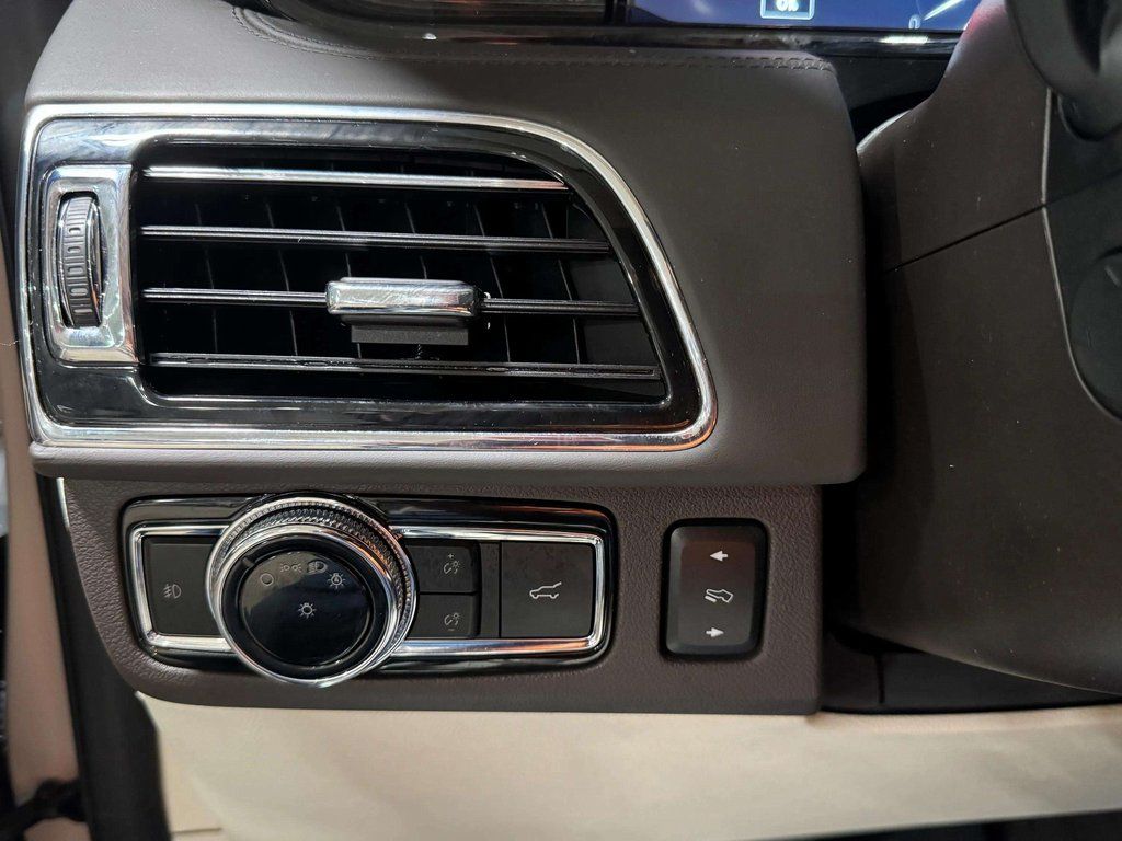 Certified Used 2021 Pristine White Lincoln Black Label image 9