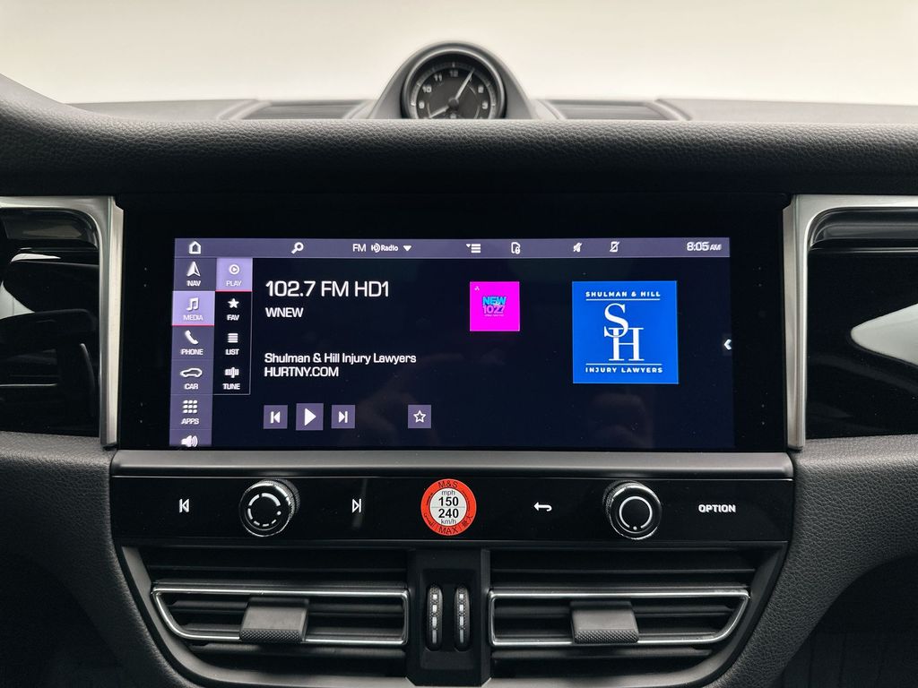 Thumbnail: 2023 Porsche Macan - 27