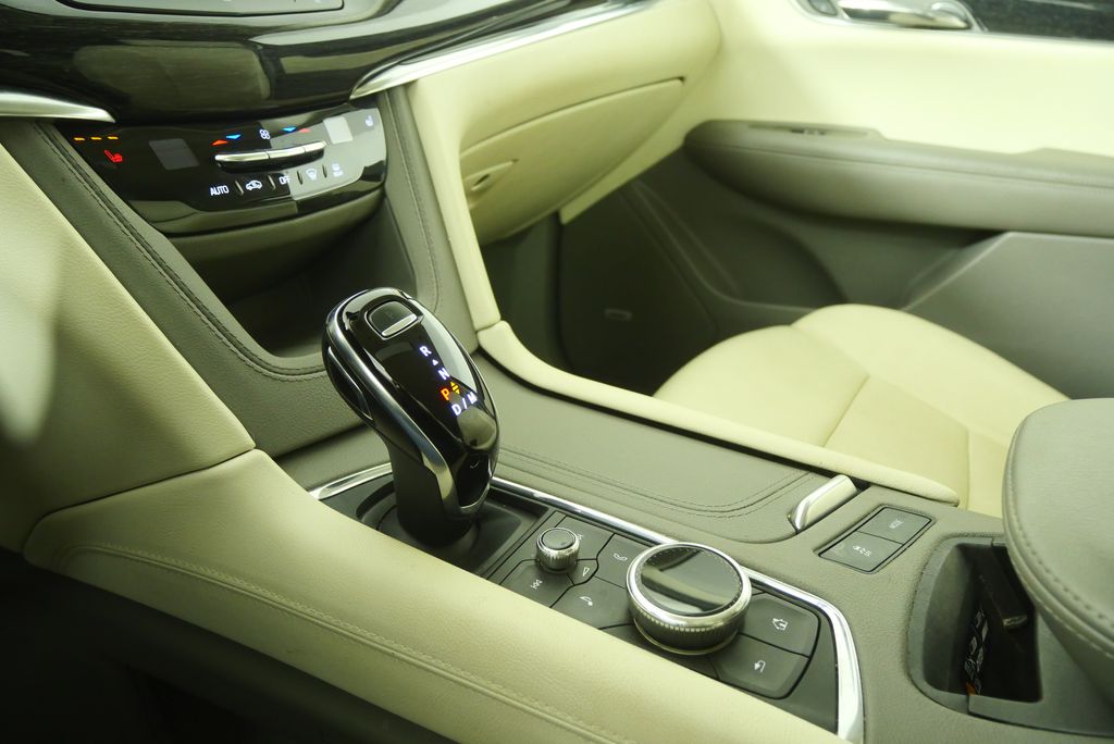 Thumbnail: 2021 Cadillac XT6 - 27