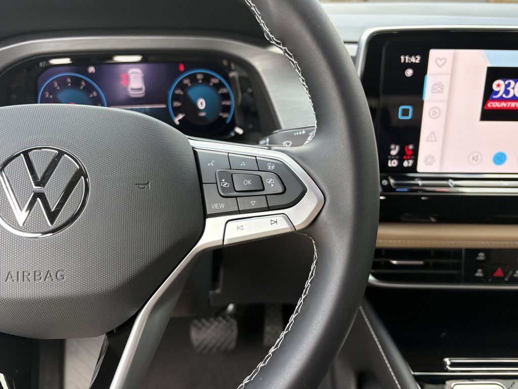 New 2026 White Volkswagen 2.0T SE w/Technology image 17