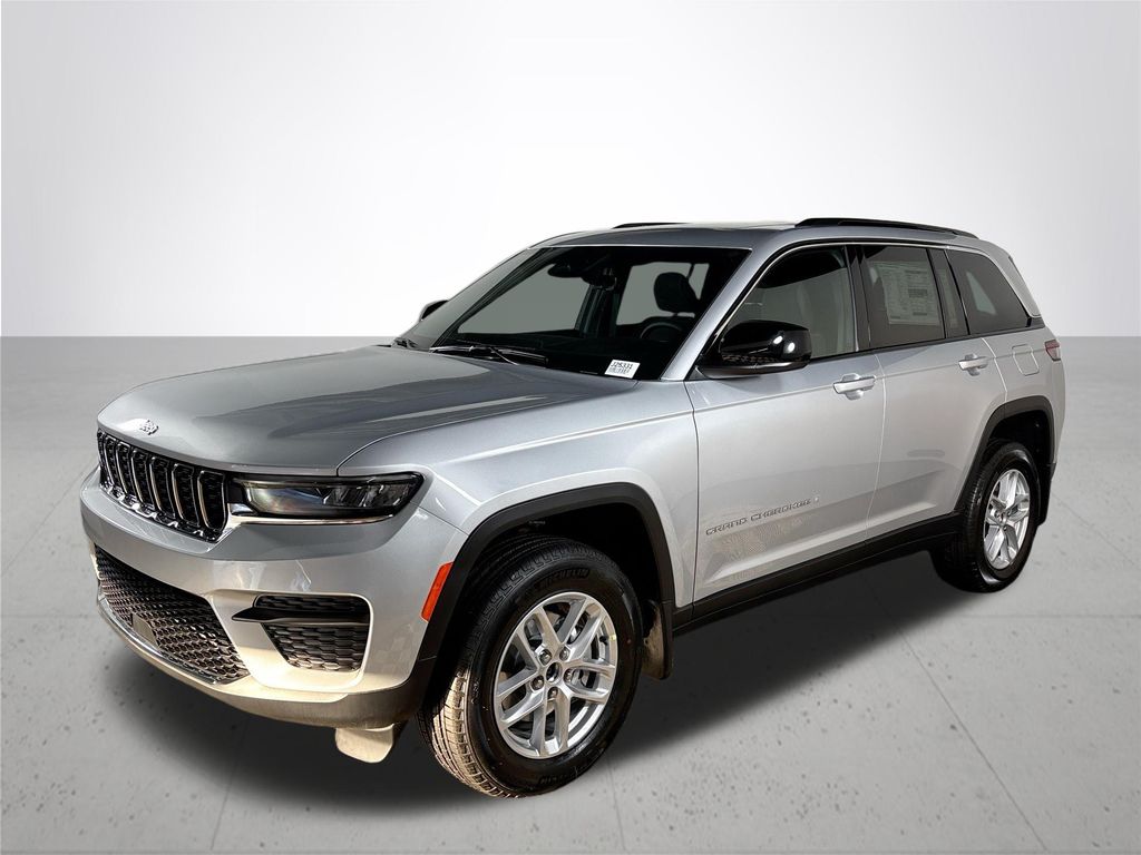 2025 Jeep Grand Cherokee Laredo X photo 2