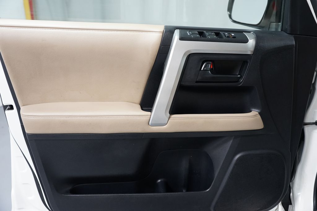 Thumbnail: 2011 Toyota 4Runner - 29