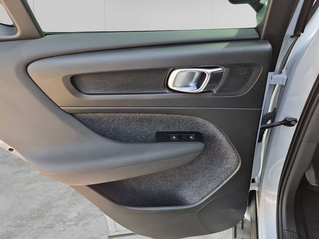 Used Car 2022 Volvo Xc40  R-design For Sale Under $25,000 In Austin, Texas