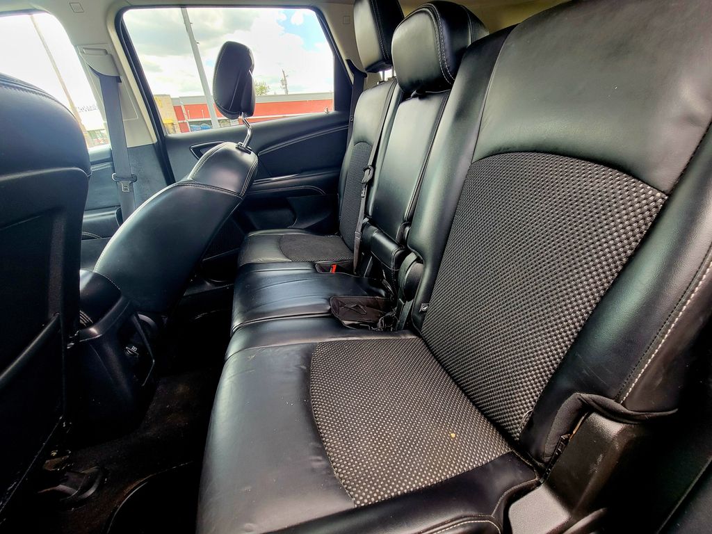 2019 Dodge Journey Crossroad - Image 4