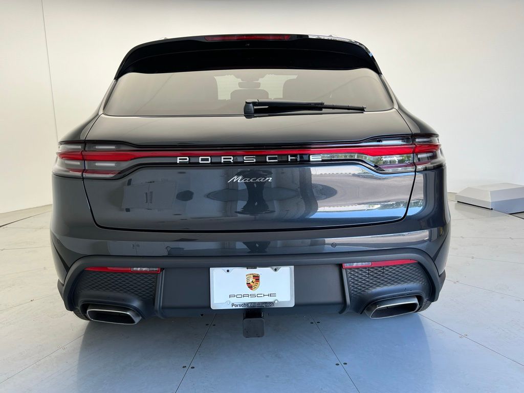 2025 Porsche Macan  21