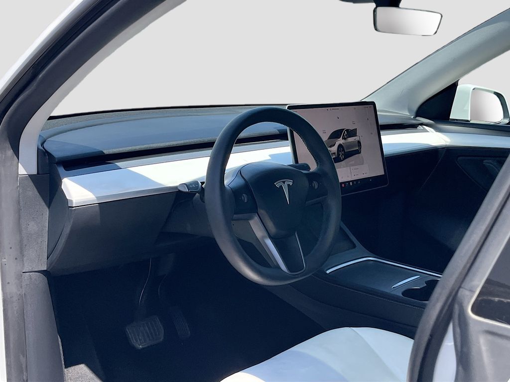 Used 2024 White Tesla Standard Range image 9