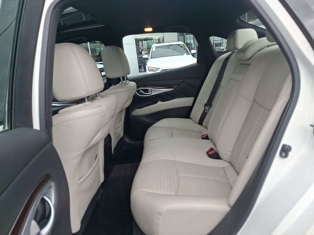 Thumbnail: 2015 INFINITI Q70 - 10