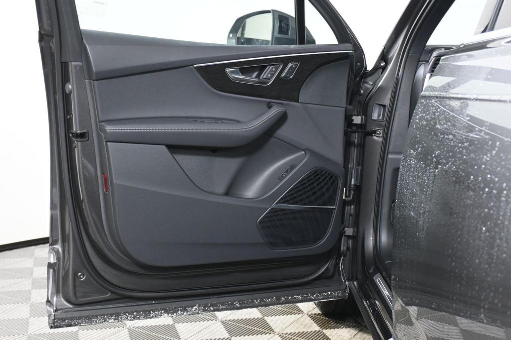 Thumbnail: 2026 Audi Q7 - 23