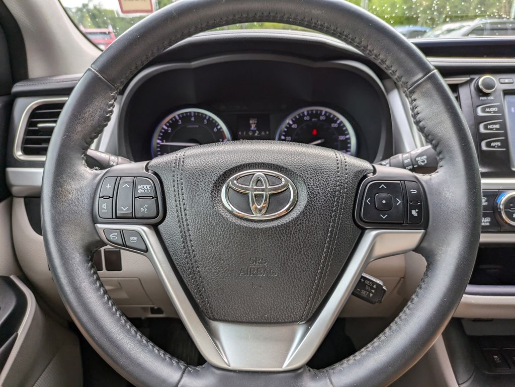 Used 2016 Toyota Highlander SUV