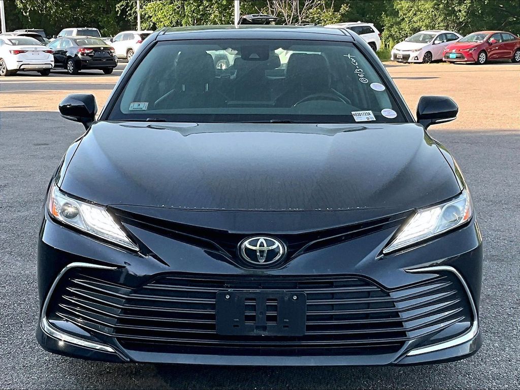 2022 Toyota Camry — photo 2