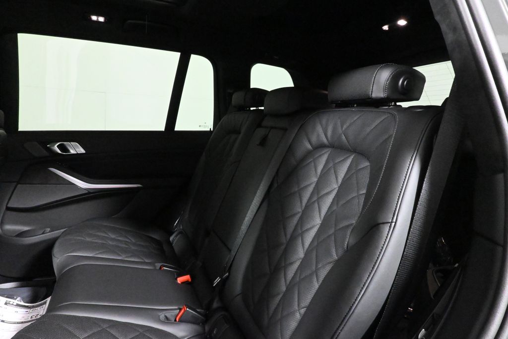 Thumbnail: 2026 BMW X7 - 4