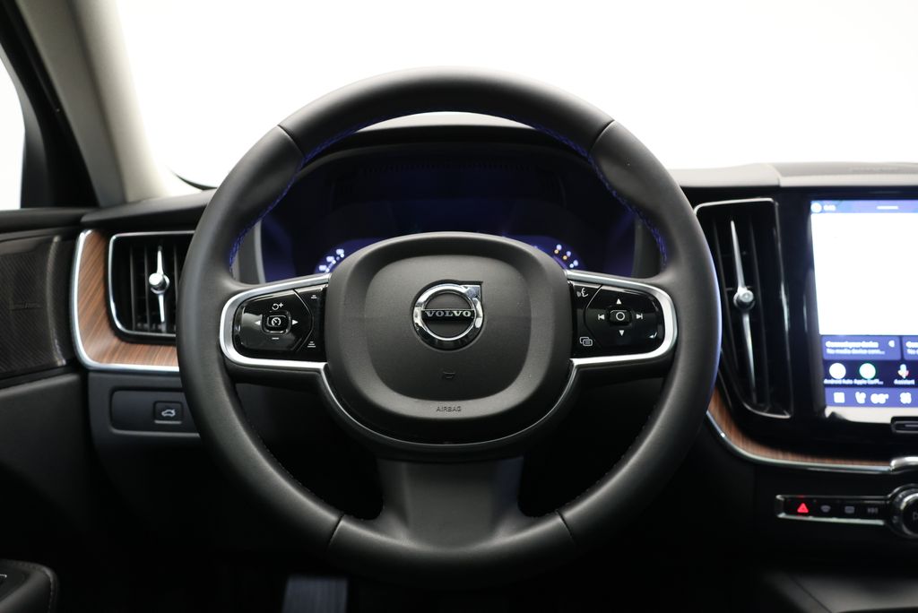 Thumbnail: 2023 Volvo XC60 - 17