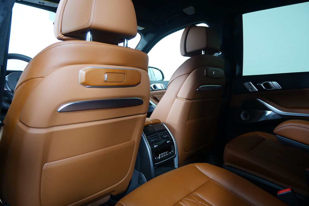 Thumbnail: 2026 BMW X7 - 20