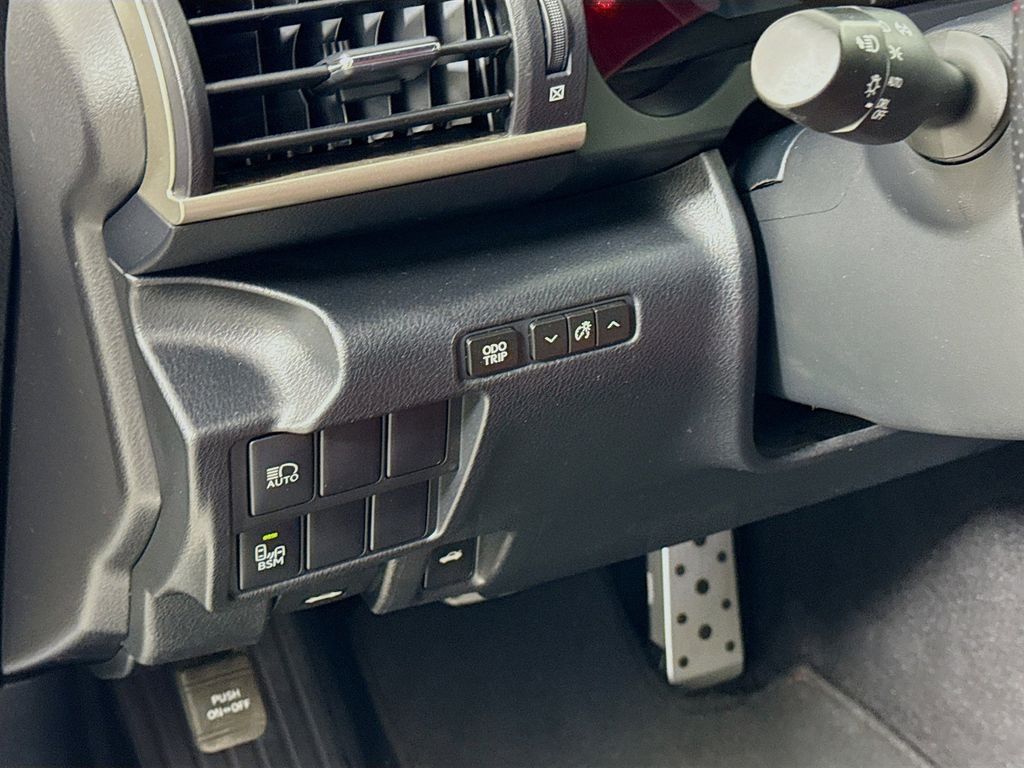 Thumbnail: 2017 Lexus IS - 10