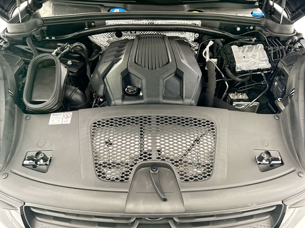 Thumbnail: 2024 Porsche Macan - 29