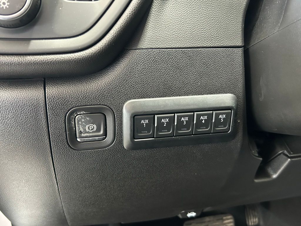 New 2026 Summit White Chevrolet Work Truck image 34