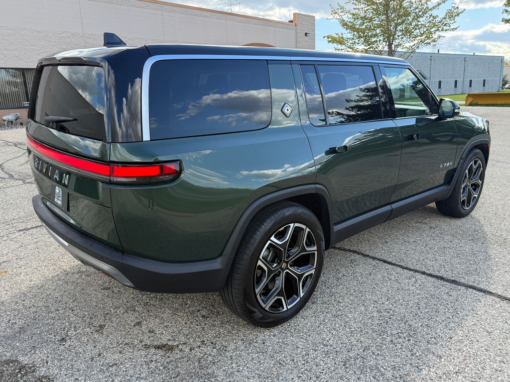 Rivian R1S