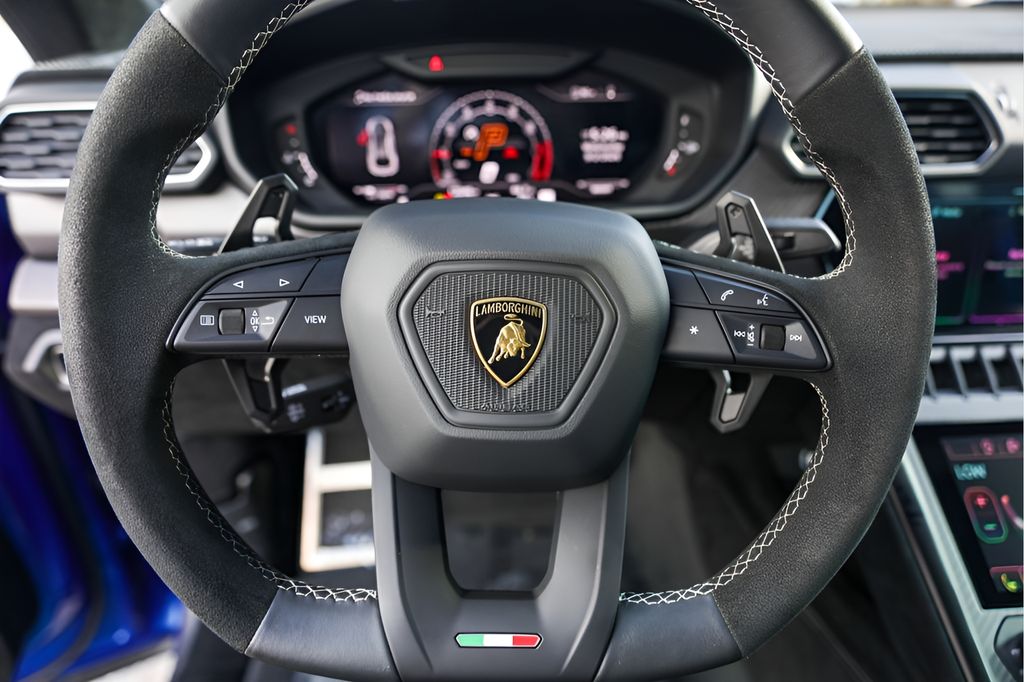 Used 2024 Blue Lamborghini Performante image 17