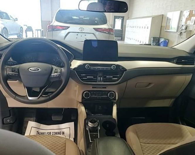 Used 2022 White Ford SE image 5