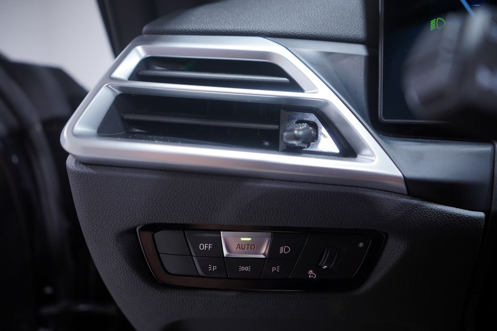 Thumbnail: 2025 BMW 4 Series - 21