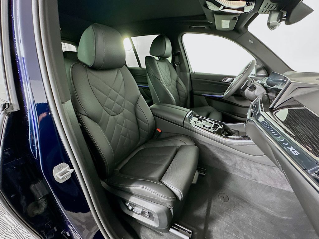 Thumbnail: 2025 BMW X5 - 29