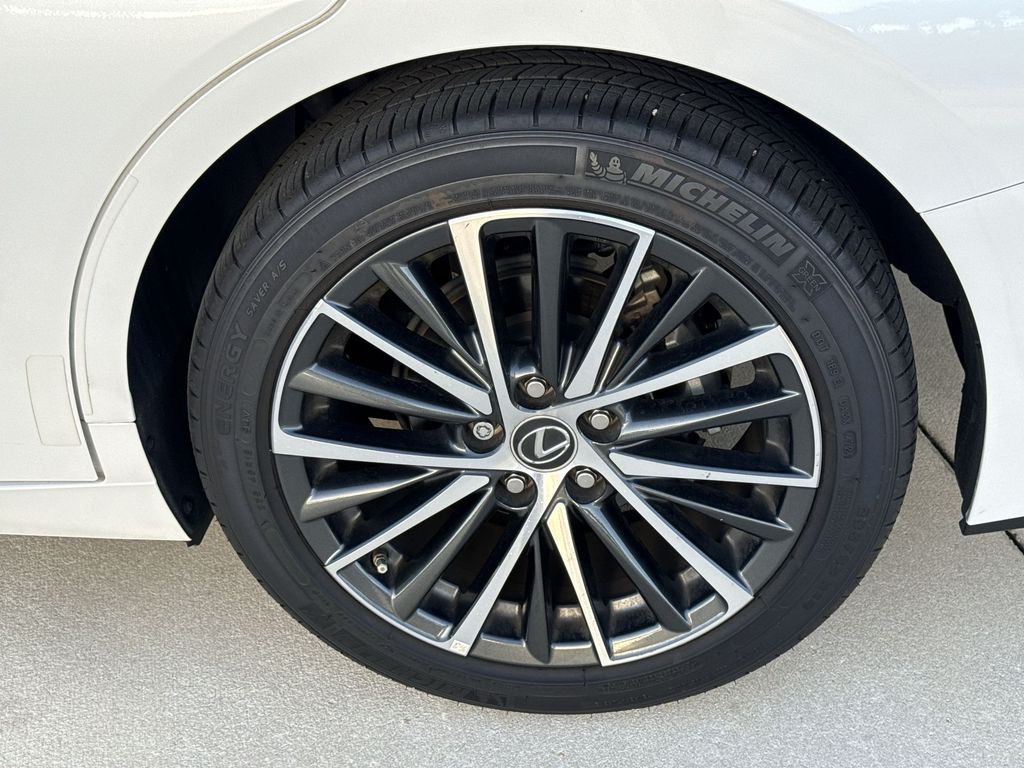 Thumbnail: 2025 Lexus ES - 31