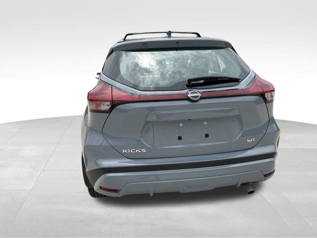 2023 Boulder Gray Pearl Nissan Kicks SR FWD SUV