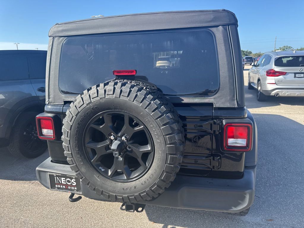 View vehicle photo 4