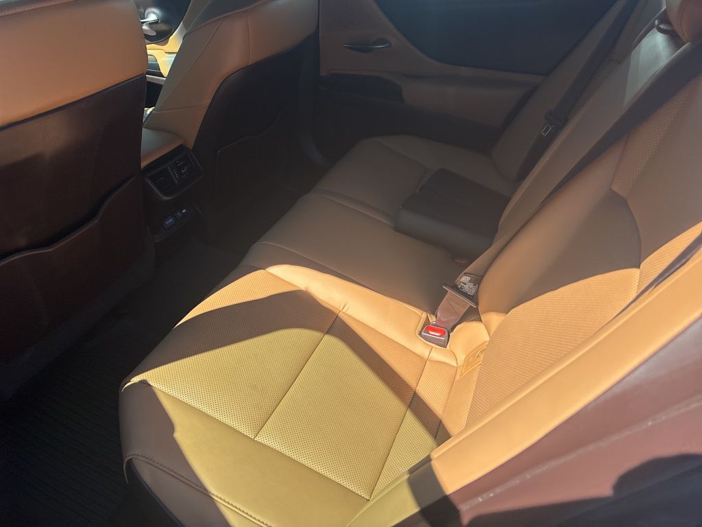 Thumbnail: 2021 Lexus ES - 5