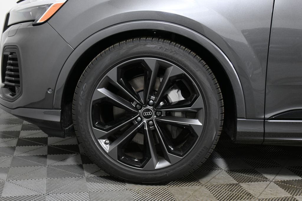 Thumbnail: 2026 Audi Q7 - 11