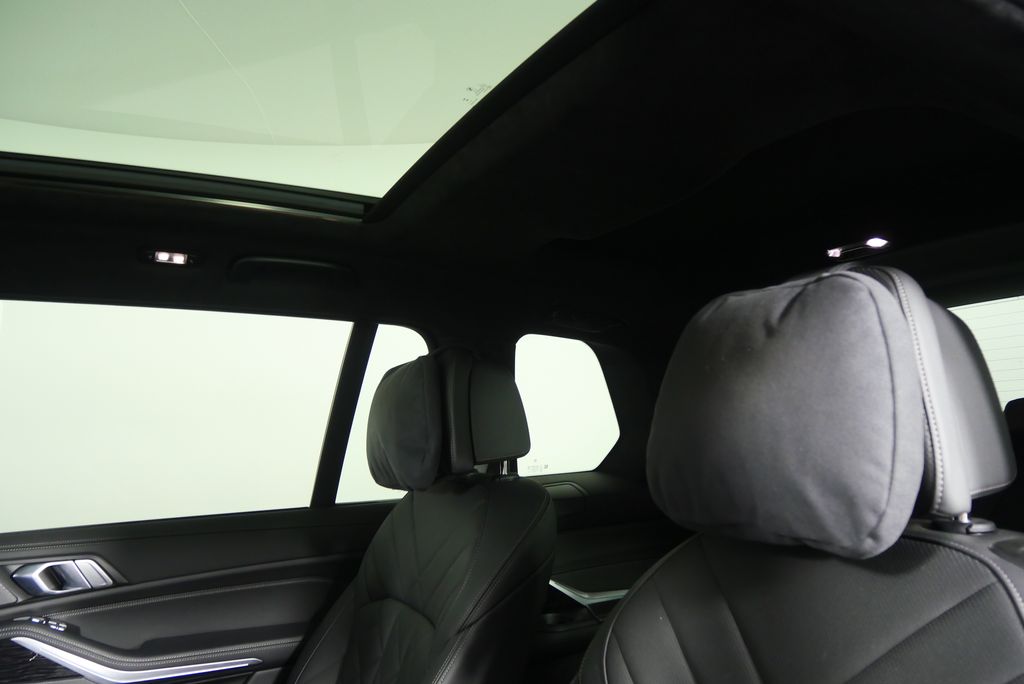 Thumbnail: 2024 BMW X7 - 16