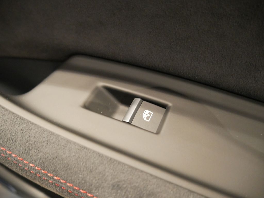 Thumbnail: 2026 Audi RS Q8 - 25