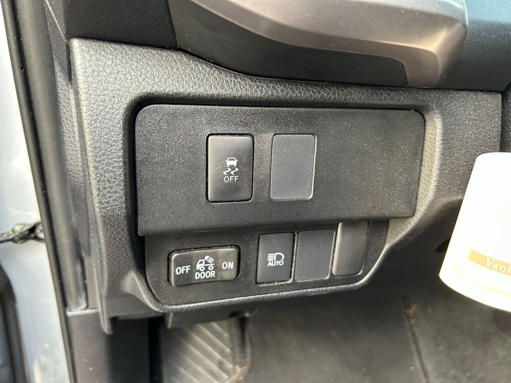 2021 Toyota Tacoma SR5 17