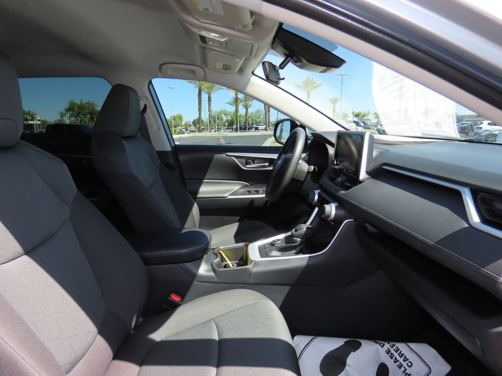 2024 Toyota RAV4 XLE 19