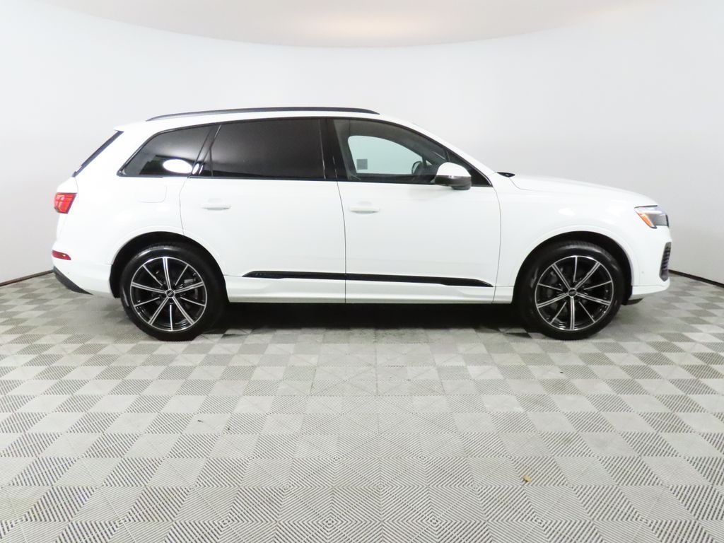 Thumbnail: 2026 Audi Q7 - 6