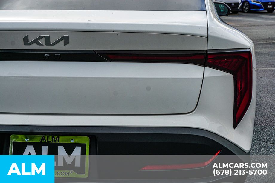 Used 2025 White Kia LXS image 12