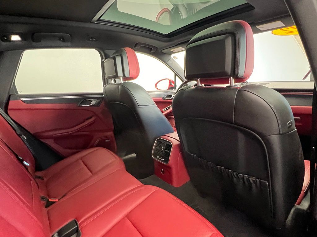 Thumbnail: 2022 Porsche Macan - 16