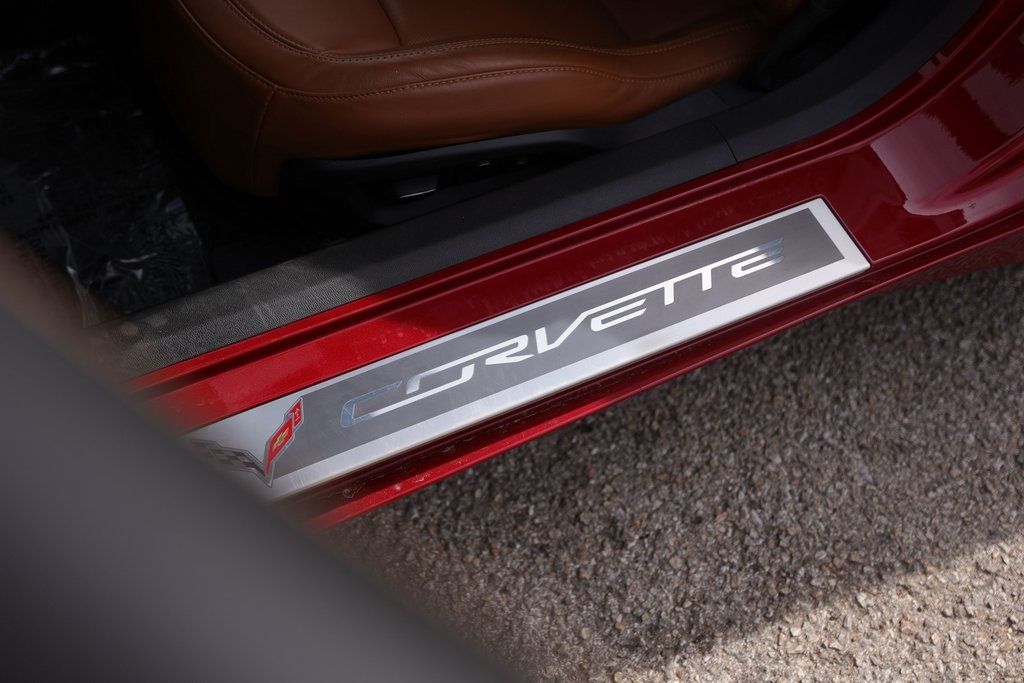 Used 2015 Red Chevrolet Stingray Z51 image 11